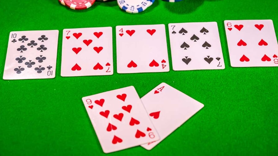 Flush trong poker là ghì